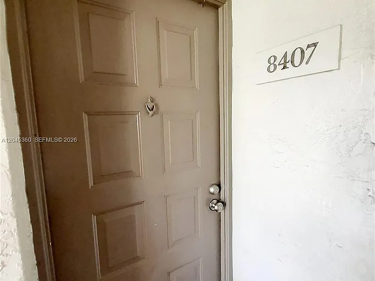 8407 Coral Lake Mnr #8407 — Photo 2