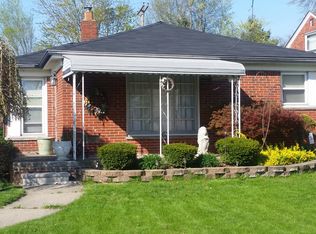 21201 Newcastle Rd, Harper Woods, MI 48225