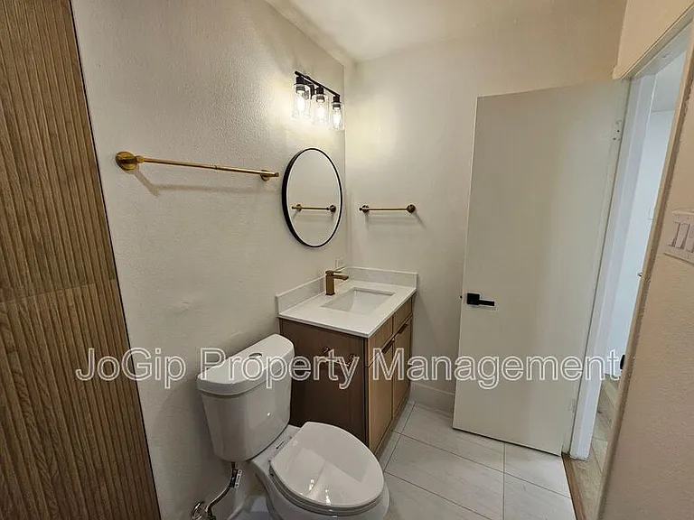 1727 R Ave — Photo 11