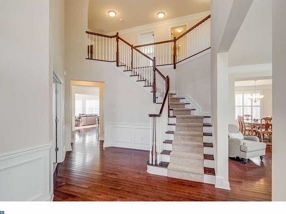 5th image of 407 Gardenia Dr