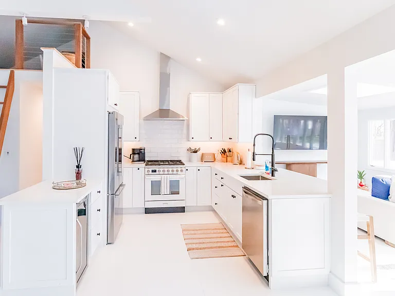 94 Pembroke Dr — Photo 4