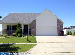 4921 NW Fairway Dr, Lincoln, NE 68521