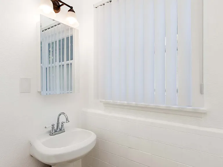 Bathroom sink