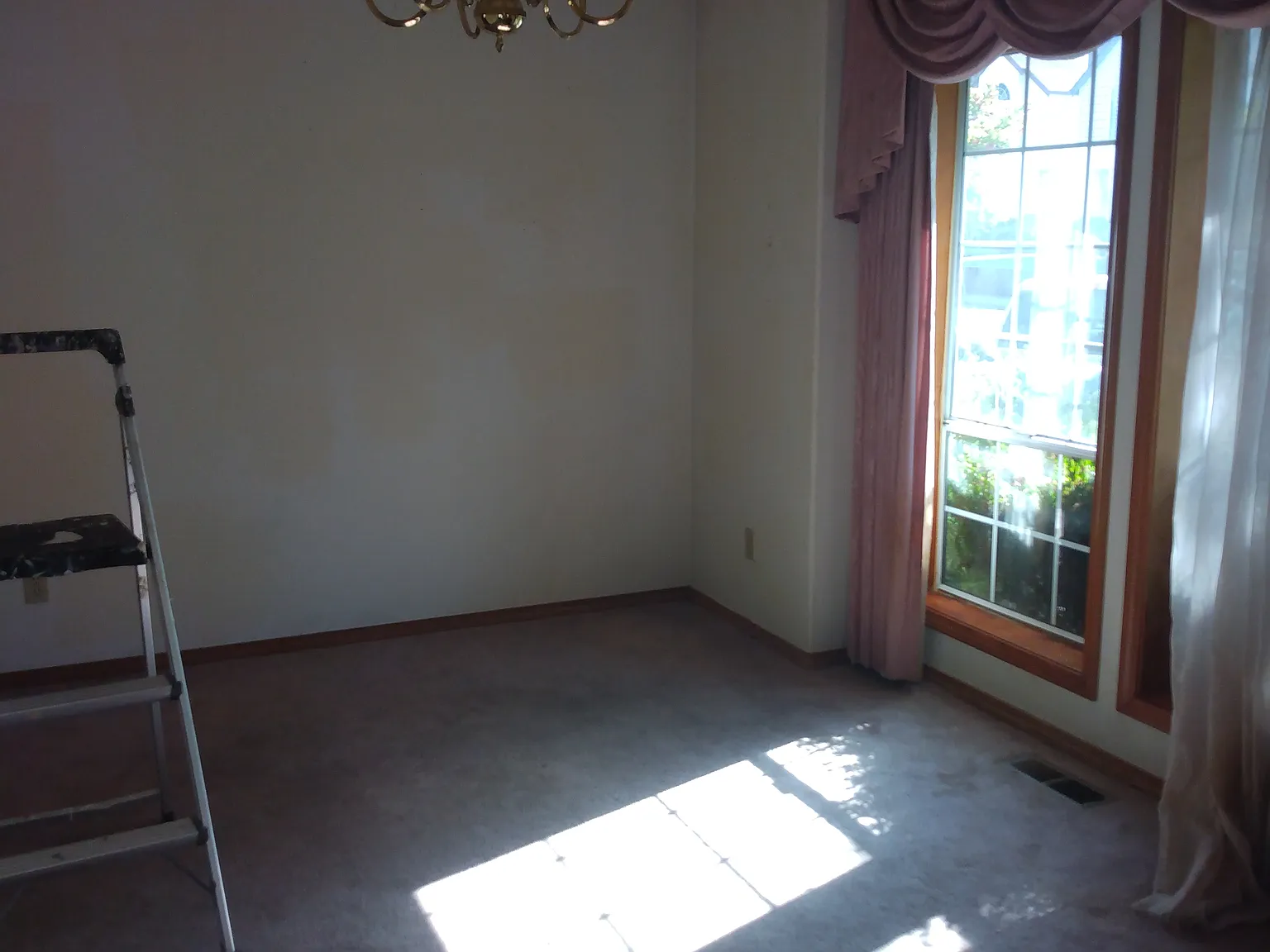 3 bed, 2094 sqft, $2,600 — Photo 3