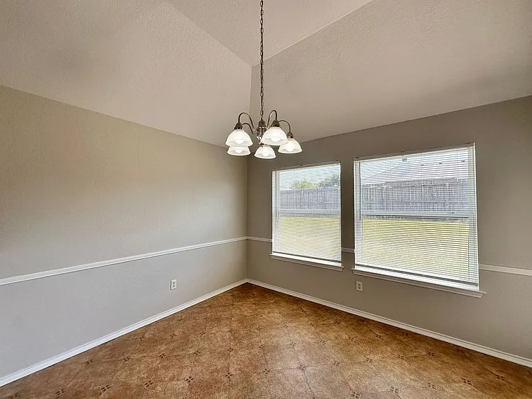 2810 Bastion Loop — Photo 17