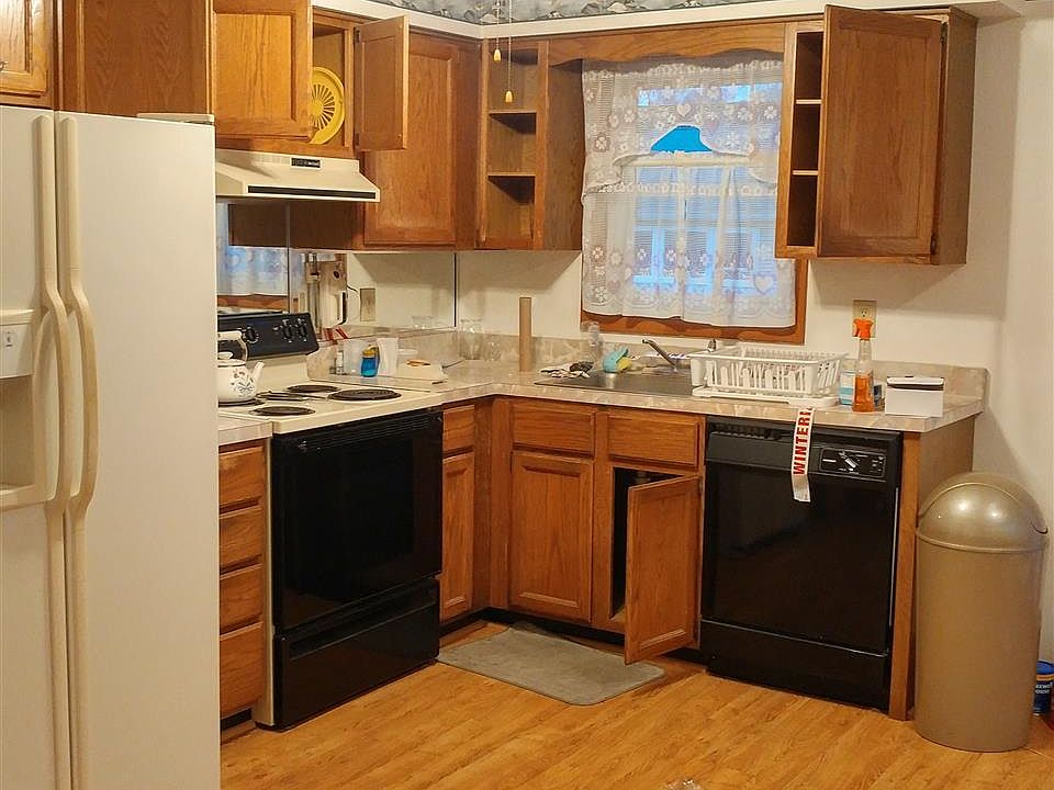 2nd image of 305 Roseann Ave