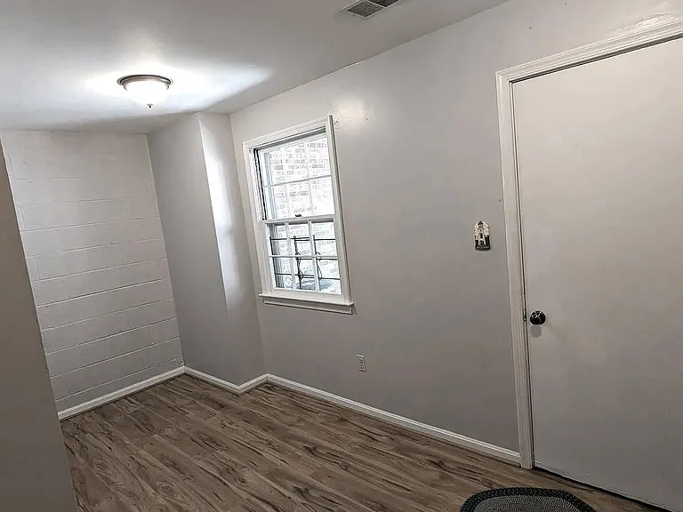 1902 Curtis Ct SE — Photo 3
