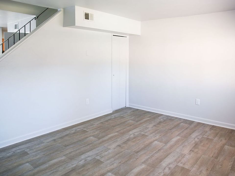 1st image of 406 Williams Ct