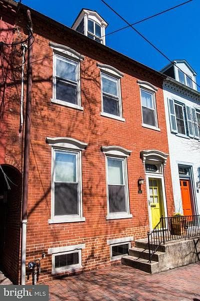 1st image of 221 E Walnut St