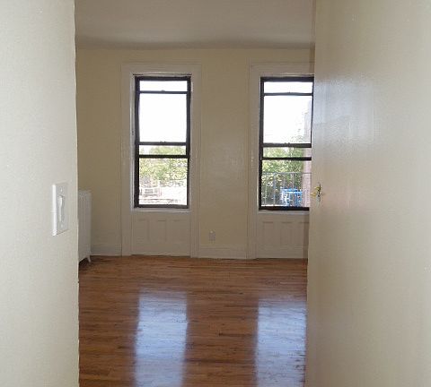 3rd image of 674 Lincoln Pl #10