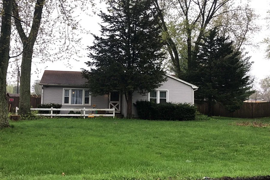 214 Douglas Rd photo 1