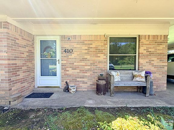 3rd image of 410 Cummings Ln
