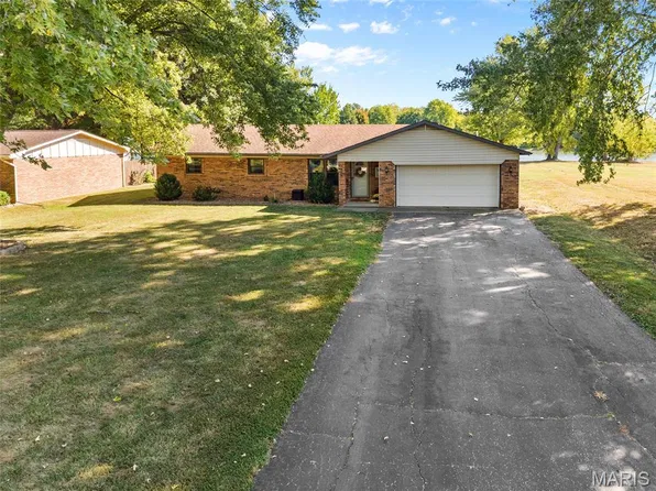 2236 Kaiser Rd, New Athens, IL 62264