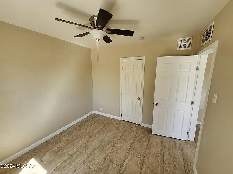 2116 N Bell Ave — Photo 7