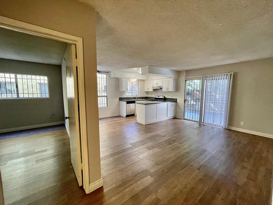 1st image of 523 S Mariposa Ave #16