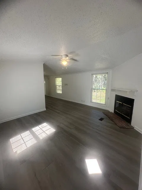 3 bed, 1600 sqft, $1,410 — Photo 3
