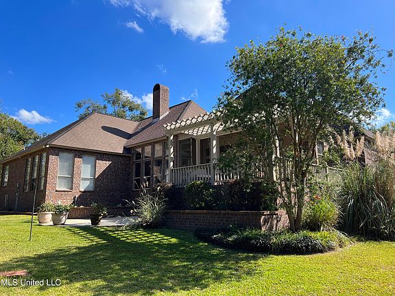 2nd image of 15092 Laurelwood Dr