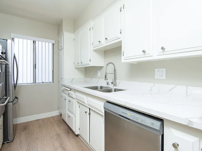 3752 Mentone Ave #5 — Photo 7