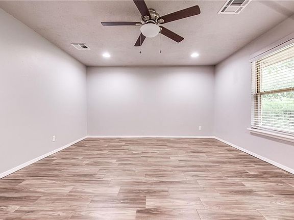 3rd image of 213 Del Mar Dr