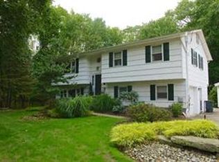 49 N Lorna Ln, Suffern, NY 10901