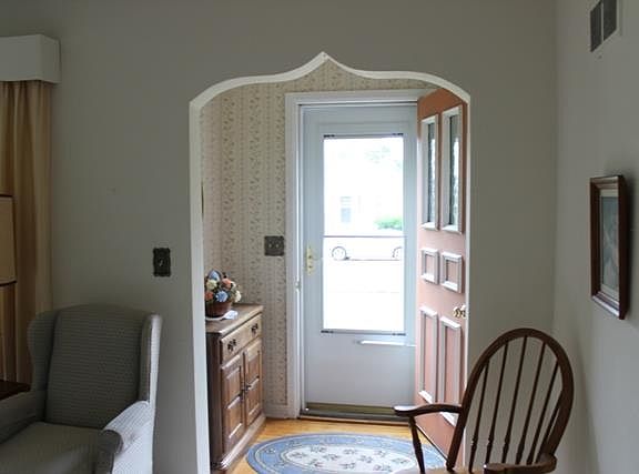 3rd image of 1523 Blaine Ave