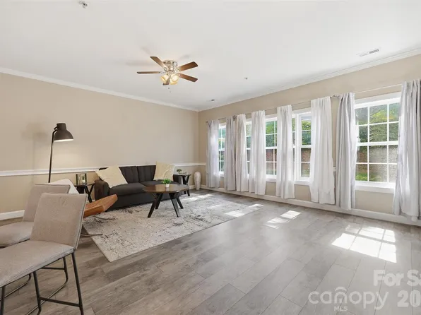 9054 Meadow Vista Rd, Charlotte, NC 28213