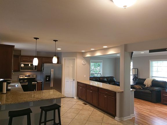 3rd image of 1518 Foxdale Dr
