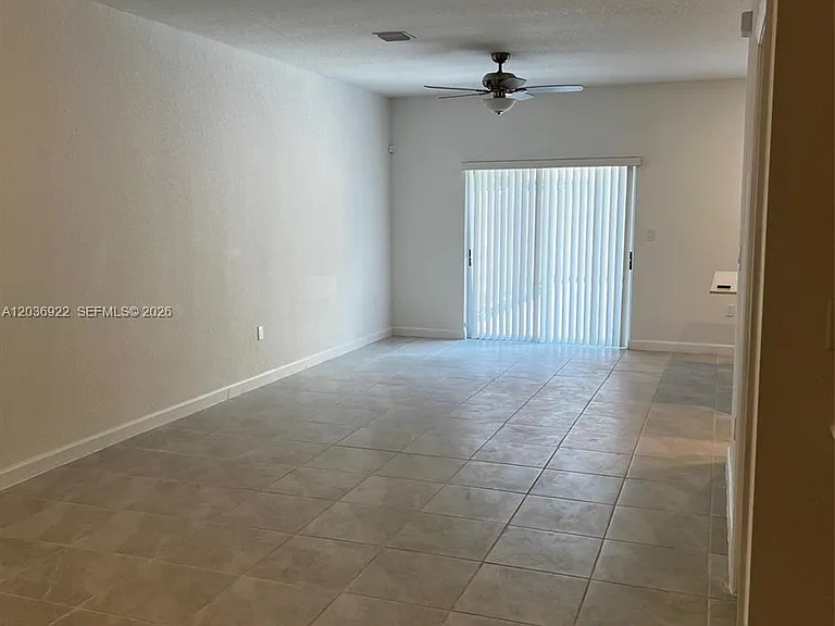 1120 SE 26th Ter #1120 — Photo 6