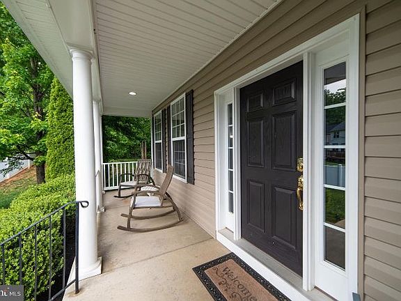 2nd image of 32 Saint Richards Ct