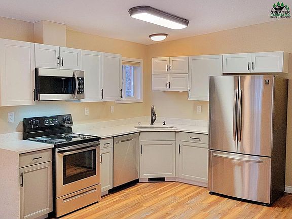5th image of 1166 Paige Ave