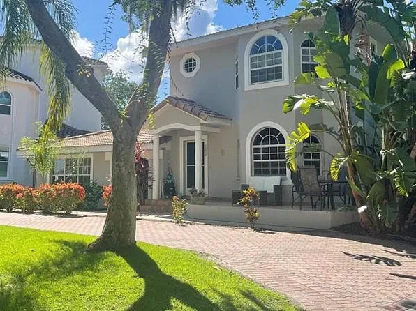 1232 Derby Ln #B2, Sarasota, FL 34242