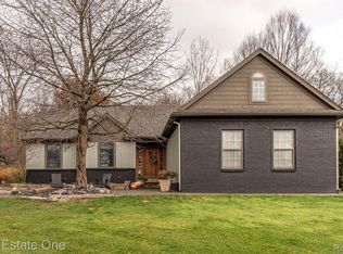 2800 Clydesdale Ct, Pinckney, MI