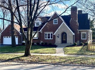 334 Thruston Blvd E, Oakwood, OH 45419
