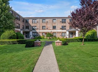 2 W Mill Drive #1B, Great Neck, NY 11021