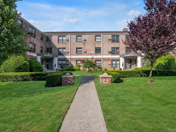 2 W Mill Drive #1B, Great Neck, NY 11021