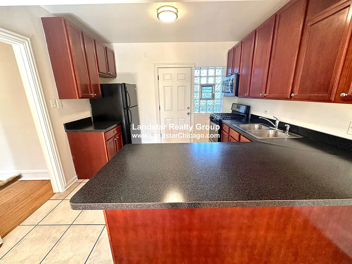 Building Photo - 1740 W North Shore Ave #2
