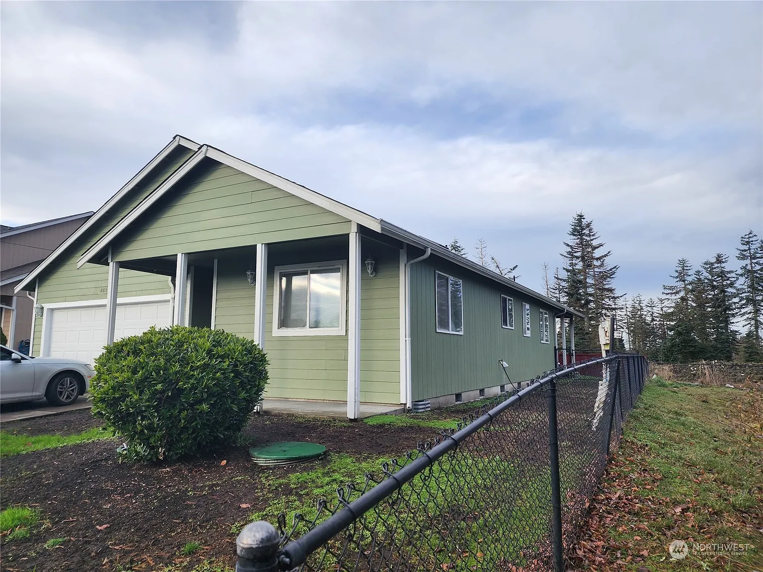 9807 Greenleaf Loop SE photo 1