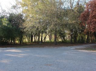 10 Fairway Dr, Conroe, TX 77304