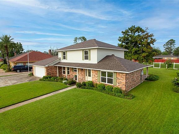 3rd image of 43 Country Club Dr