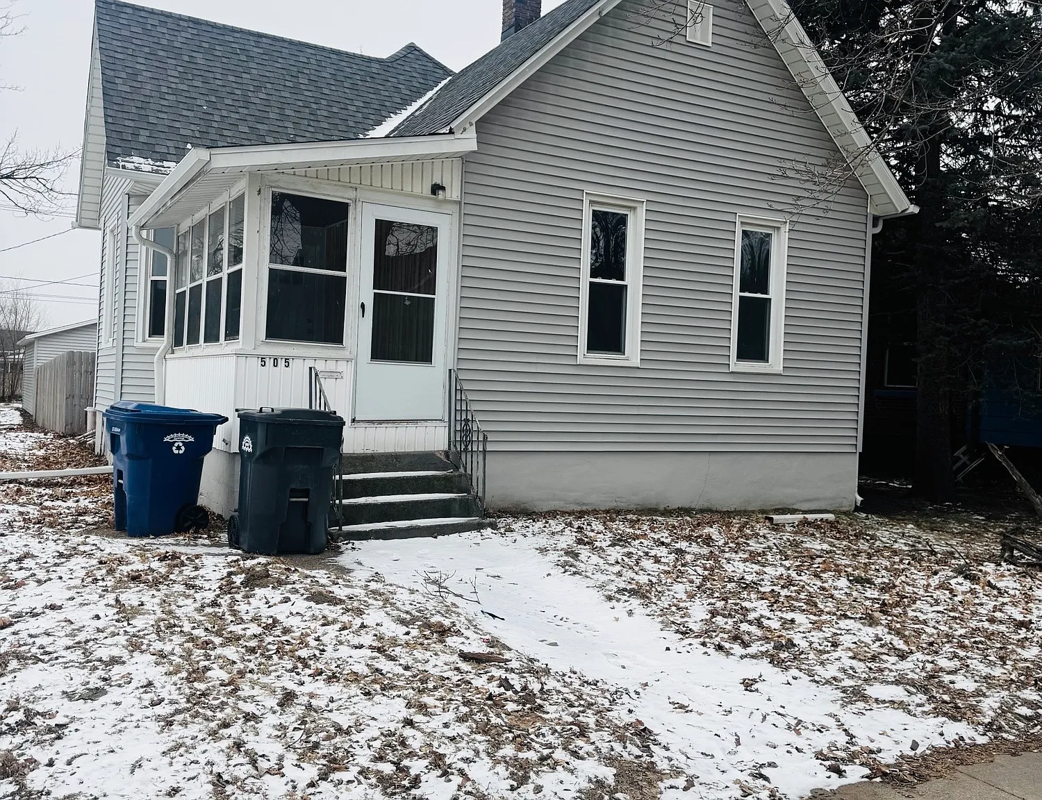 3 bed, 1254 sqft, $950 — Photo 1