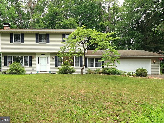2nd image of 1458 Park Ln
