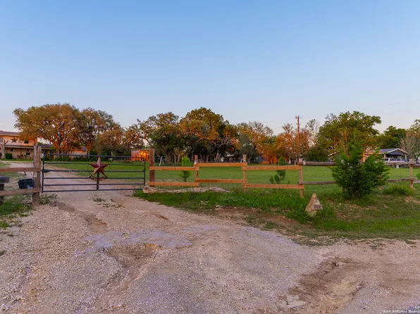 4032 CYPRESS CREEK RD, Comfort, TX 78013