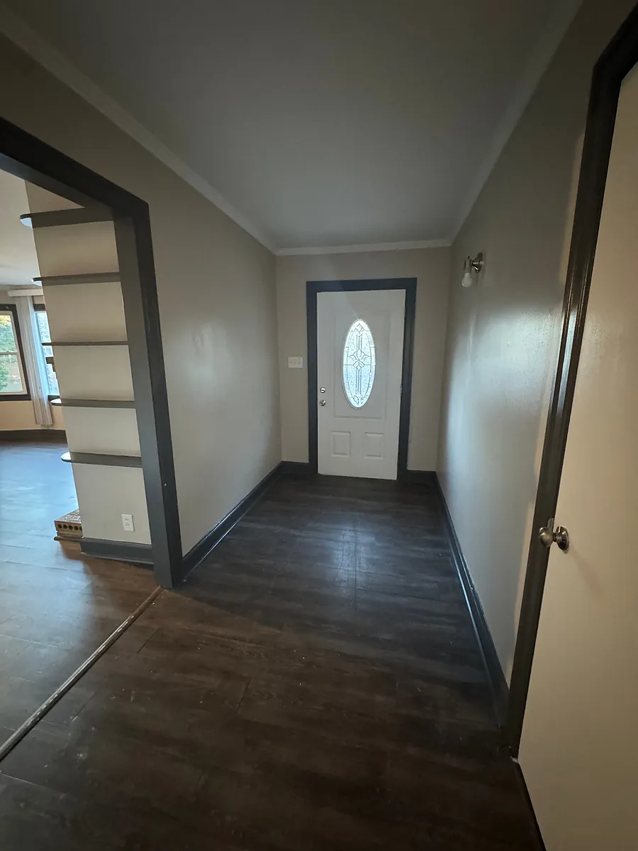 Building Photo - 1432 Lakeview Cir