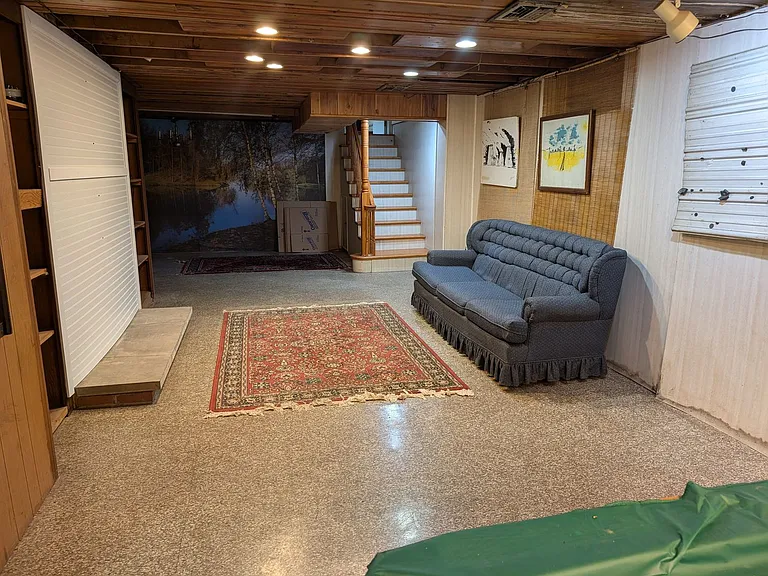 5253 Vernadale Dr — Photo 34
