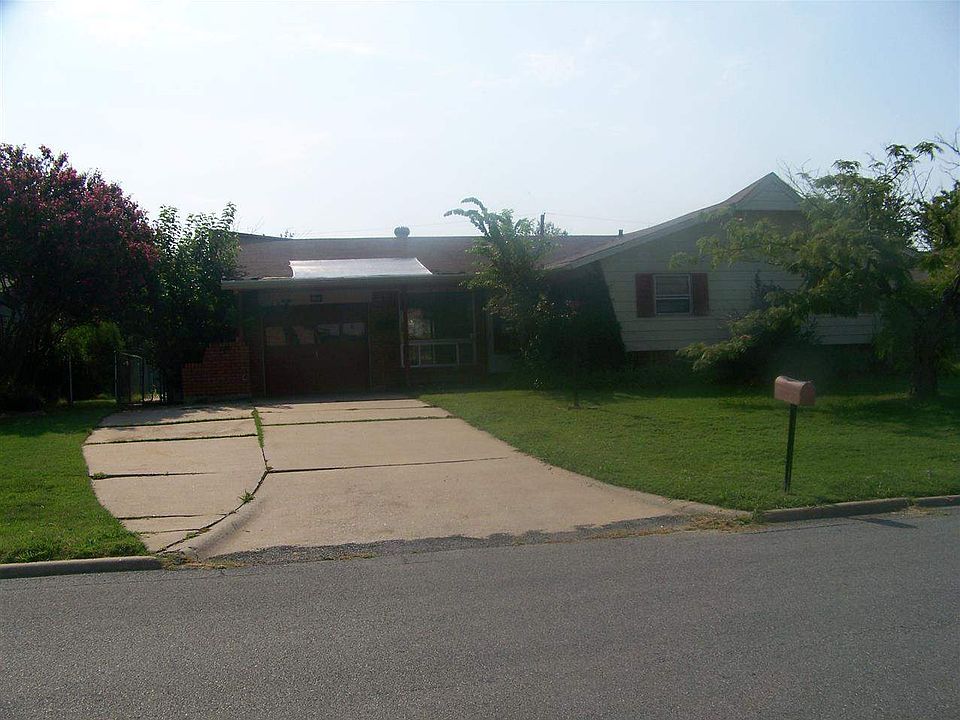 2nd image of 1106 SE 40th St