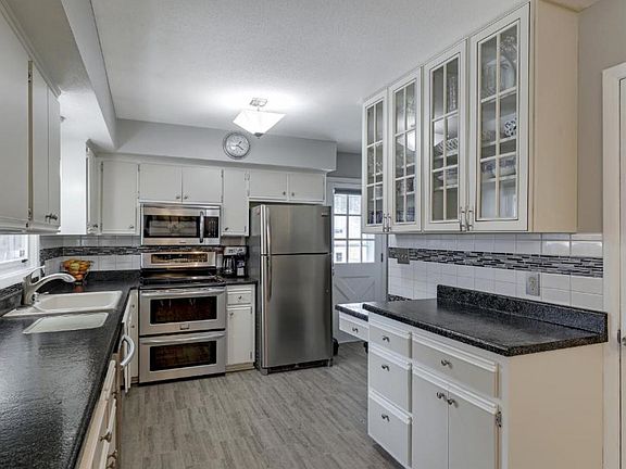 4th image of 15128 Park Ave S