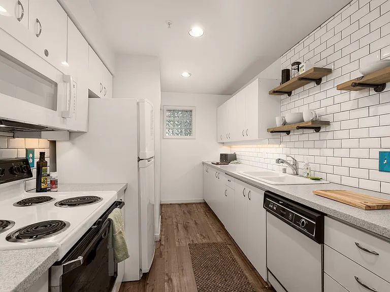 1504 Aurora Ave N #210 — Photo 6