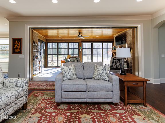 4th image of 41 Wexford Ln