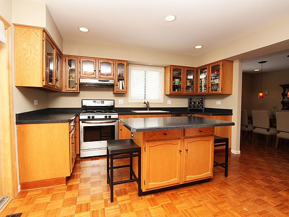 3rd image of 93 E Harbor Dr