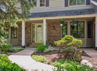 13525 Oak Hill Ct, Eden Prairie, MN 55346